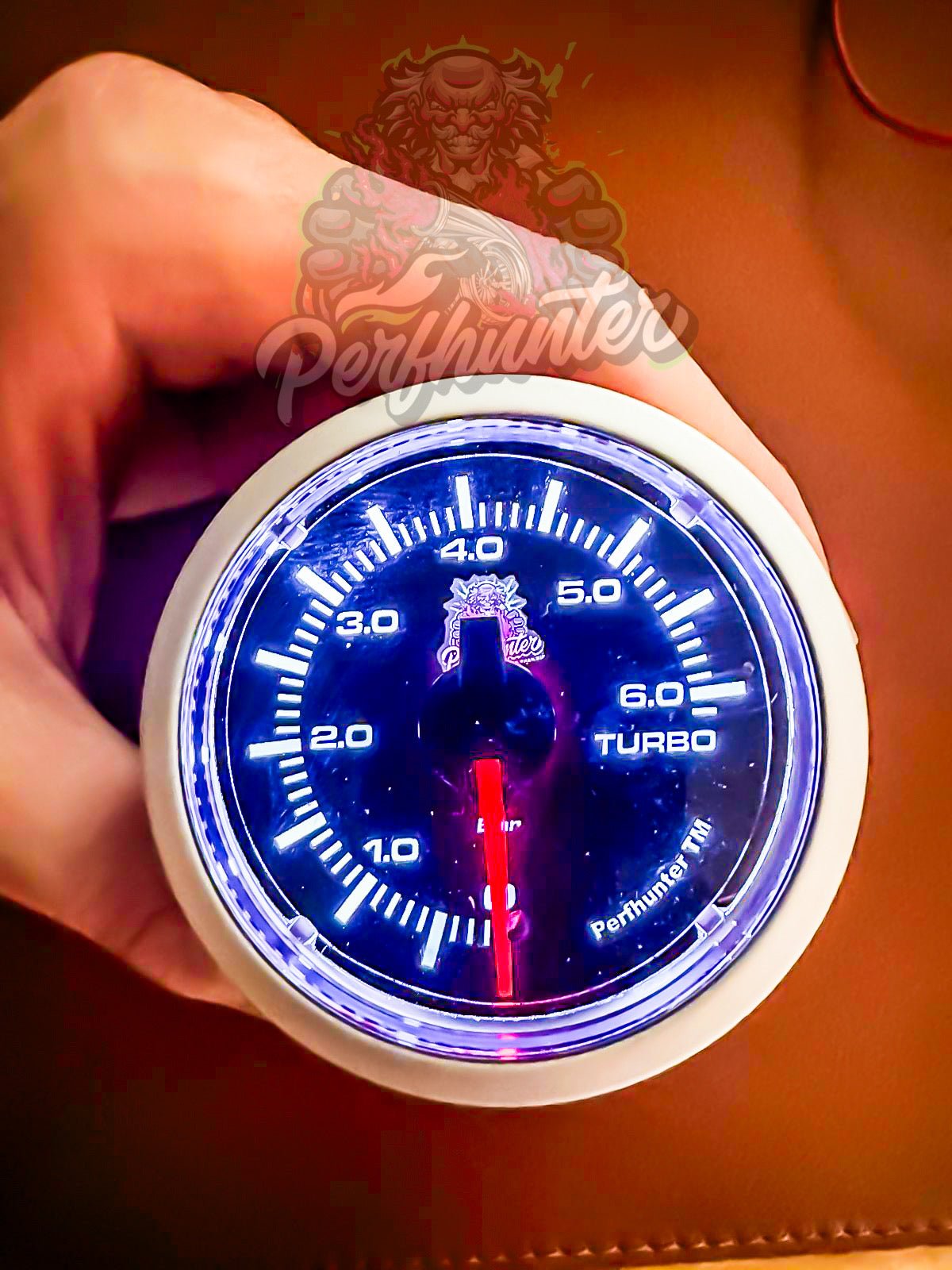 Manomètre Pression Turbo 0 - 6 BAR Capteur Pneumatique Affichage Aiguille 52mm PERFHUNTER - KARIBPARTS