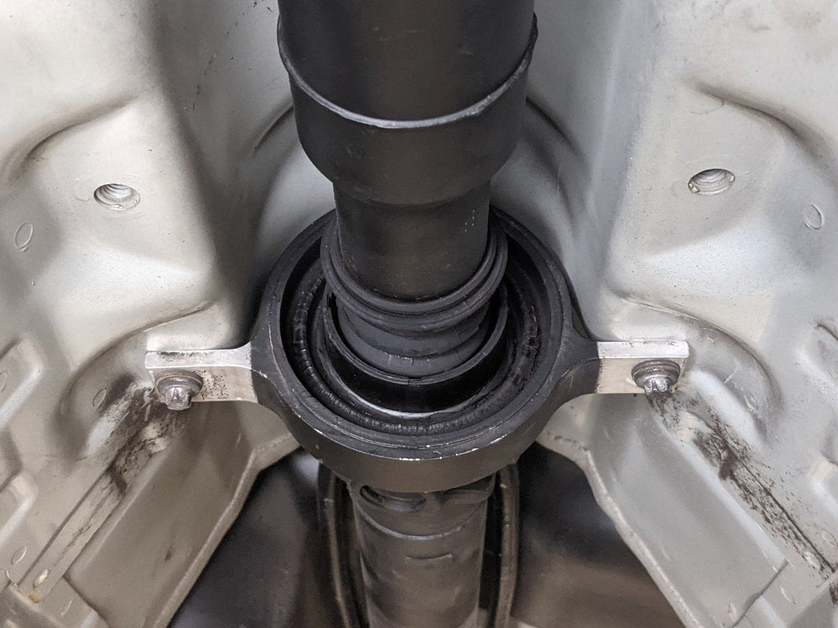 Mise À Niveau Du Support De Roulement De Support Central D'arbre De Transmission BMW E90/E91/E92/E93 Série 3/M3 (BMW01A0) - KARIBPARTS