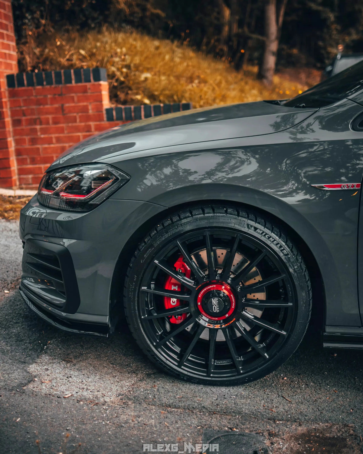 OZ Superturismo Evoluzione 19x8.5" 5x112 ET38, Noir Brillant OZ RACING - KARIBPARTS