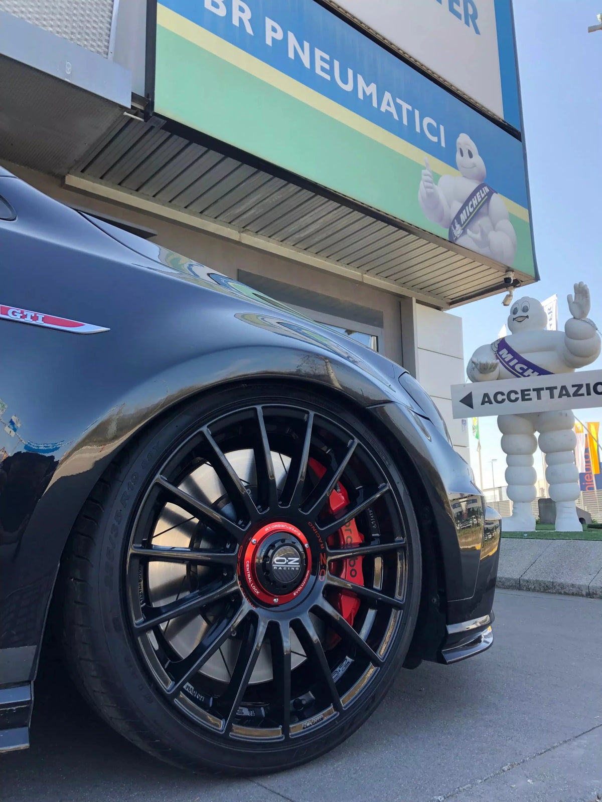 OZ Superturismo Evoluzione 19x8.5" 5x112 ET38, Noir Brillant OZ RACING - KARIBPARTS