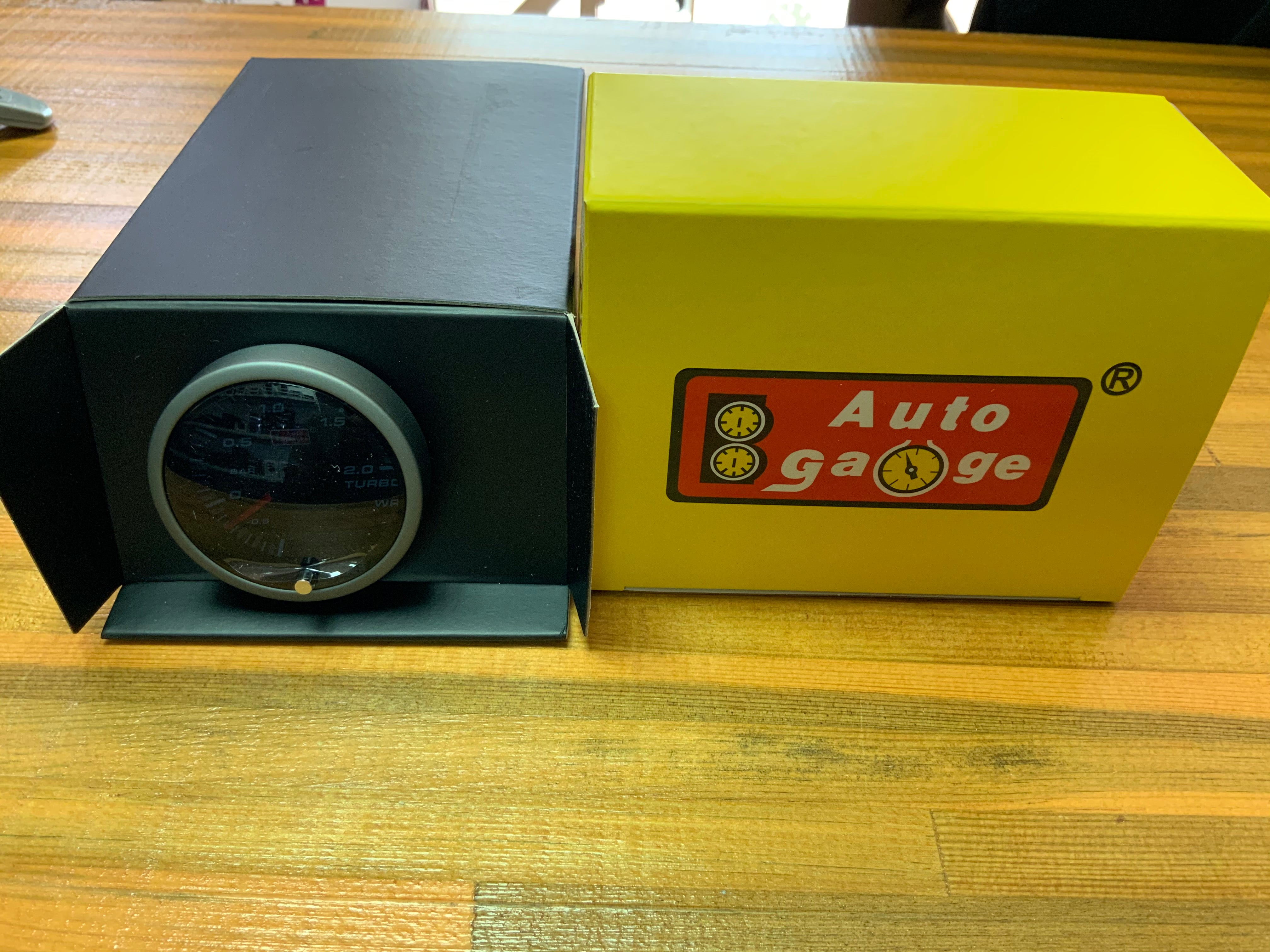 60mm BOOST GAUGE(W/SENSOR)，DIAL WITH 25LED，SMOKED LENS， WHITE & AMMER LED，DIGITAL DISPLAY WITH WARNING (WATERPROOF PLUG)